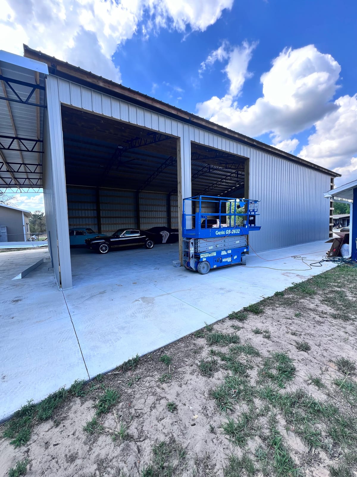 Garages — Open-bay garage housing classic cars